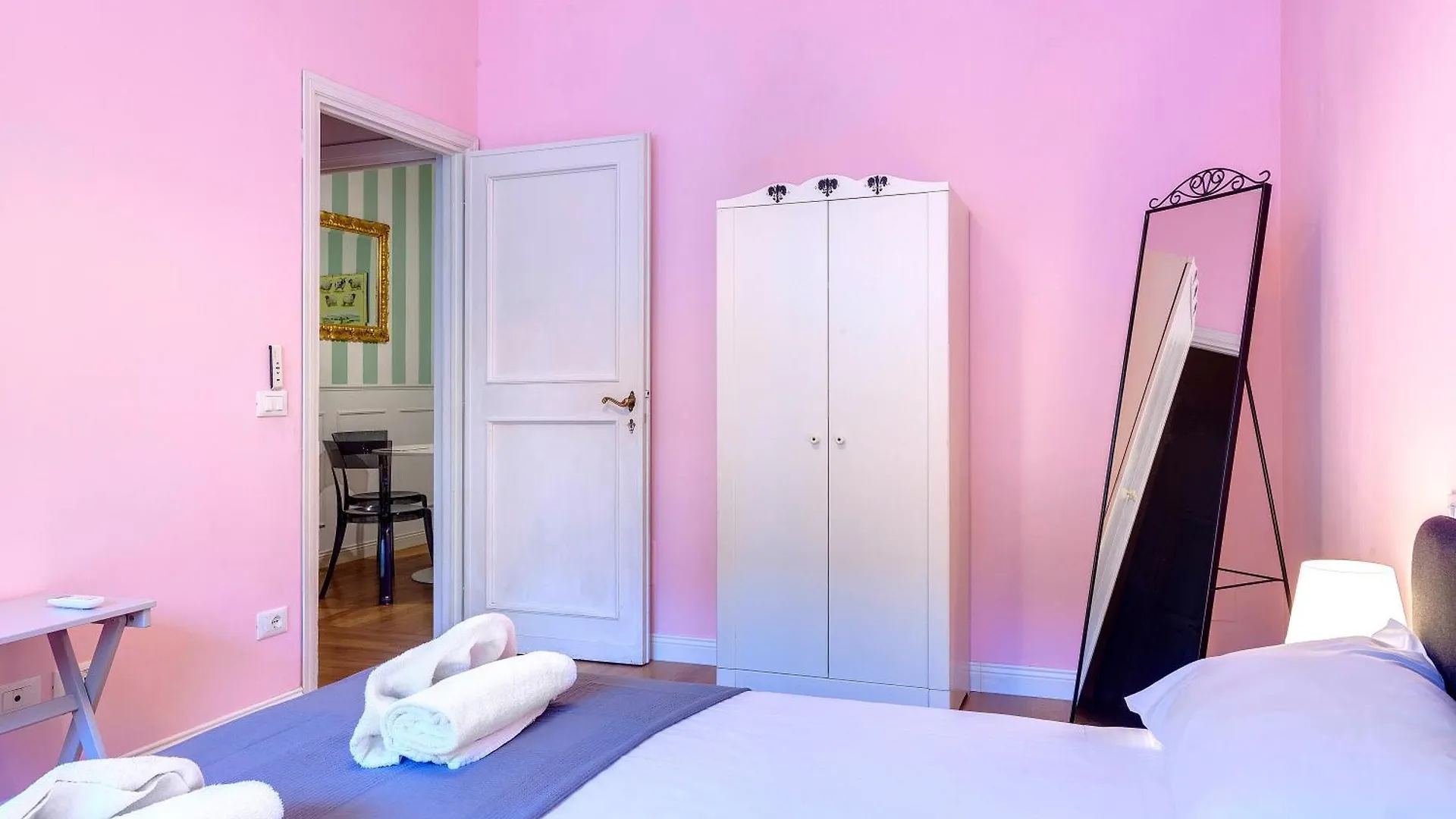 Marsilio Ficino Apartment By Mamo Florens